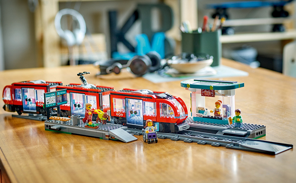 LEGO® City Tranvía y Estación del Centro