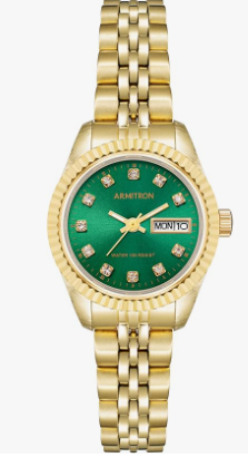 Reloj de pulsera con detalles de vidrio