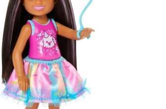 Barbie Chelsea Muñeca de Cumpleaños con Falda Azul y Accesorios de Fiesta