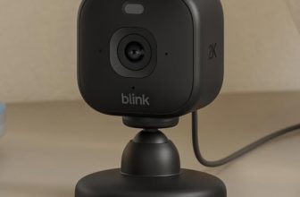 Mini 2K+ Blink (modelo más reciente): cámara de seguridad con enchufe para monitorear tu hogar y tus